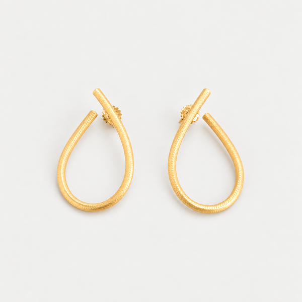 Marianne Dulong Kharisma Ørehængere i 18K guld, 3 cm,