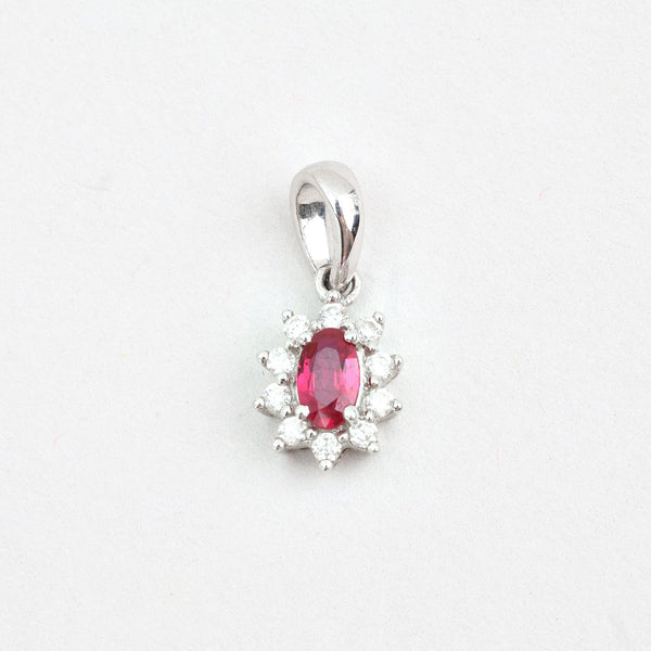 Klassisk roset vedhæng i 14K hvidguld med en rubin og diamanter (0,05 ct), 1.5 cm