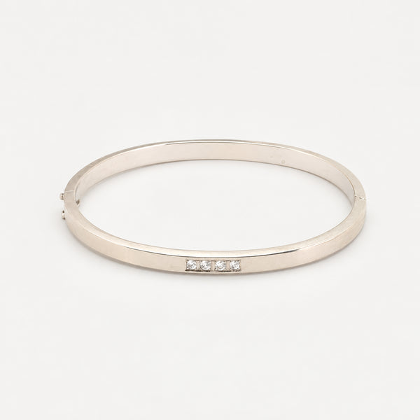 Armring med lås i 14K hvidguld med 4 diamanter (0,13 ct)