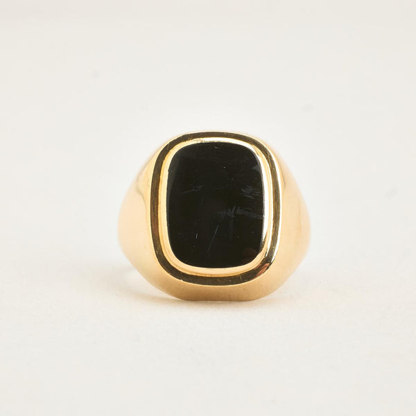 Signetring i 14K guld med en sort onyks, str 63