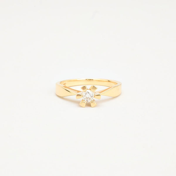 Klassisk Solitairering i 14K guld med en diamant (0,15 ct), Str. 52