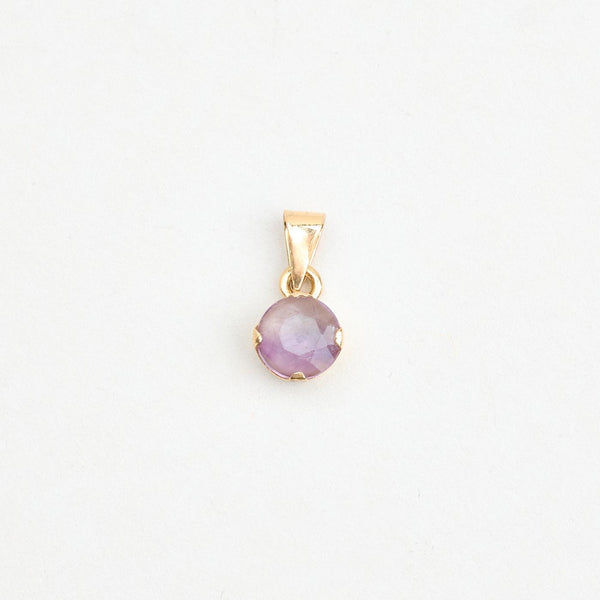Solitaire vedhæng i 14K guld med lilla sten, 1,2 cm, 0,2 g