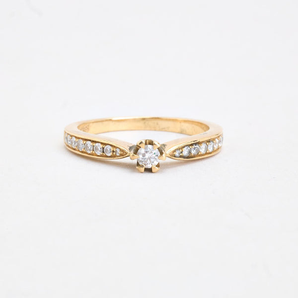 Klassisk alliance solitaire ring i 14K guld med diamanter (0,30 ct), str 56