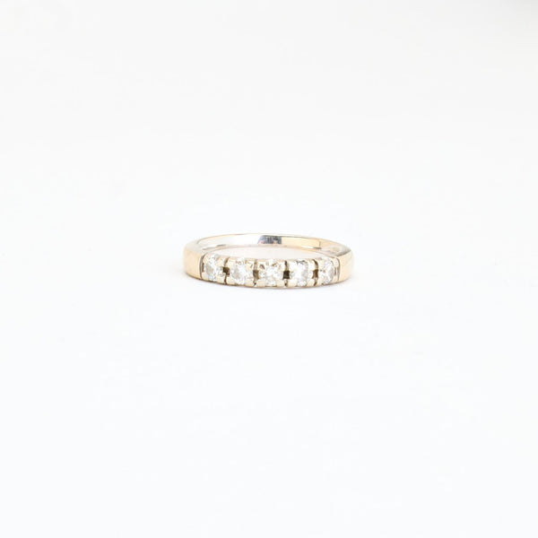 Grace Alliancering i 14K guld med 5 diamanter (0,50 ct), str 55