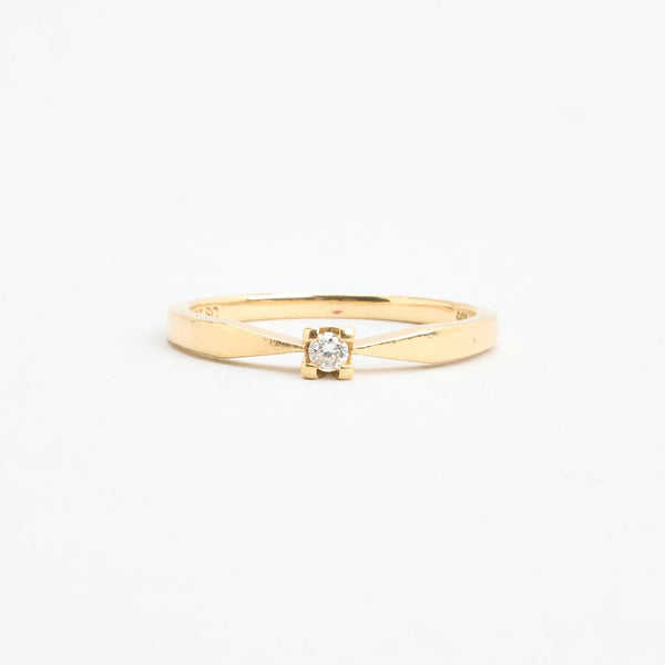 Solitairering i 14K guld med en diamant (0.05 ct), str 57