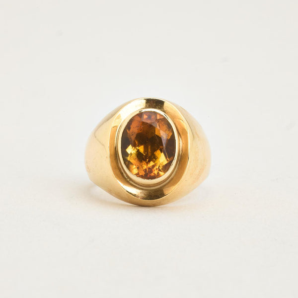 Signetring i 14K guld med en orange sten, str 51