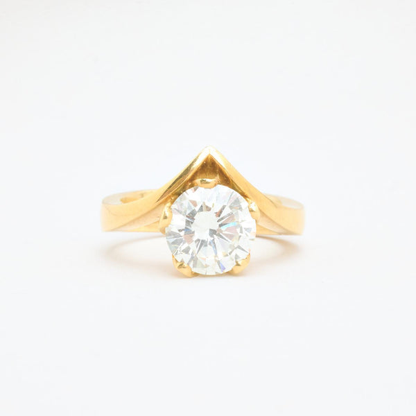 Geometrisk solitairering i 18K guld med en diamant (3,01 ct), Str. 55