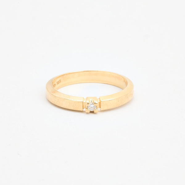 Alliancering i 14K guld med en diamant (0,03 ct), str 55