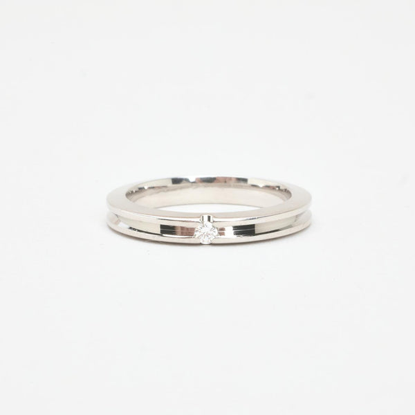 Moderne alliancering i 14K hvidguld med en diamant (0,05 ct), str 54