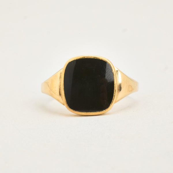Signetring i 14K guld med en sort onyks, str 63
