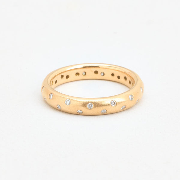 Matteret vielsesring i 18K guld med stjernestøv af diamanter (0,32 ct), str 56