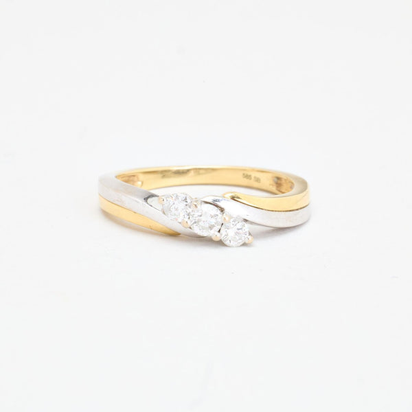 Trestensring i 14K guld og hvidguld med 3 diamanter (0,25 ct), str 53
