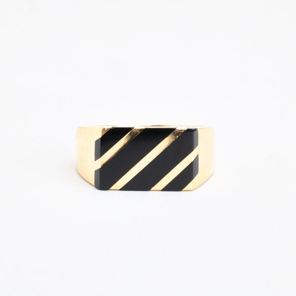 Moderne Signetring i 14K guld med sort emalje, str 67