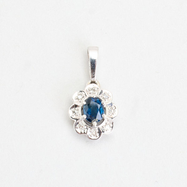 Roset vedhæng i 14K hvidguld med diamanter (0,04 ct) og blå sten, 1,8 cm, 0,9 g