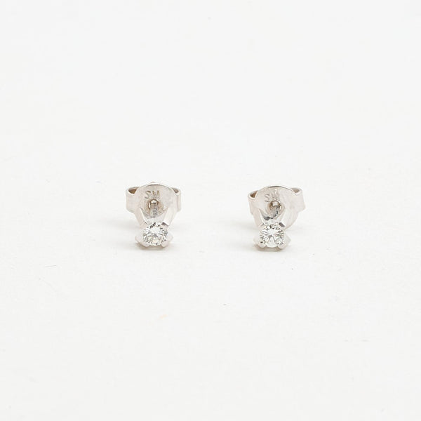 Solitaire øreringe i 14K hvidguld med diamanter (0,13 ct), 0,4 cm