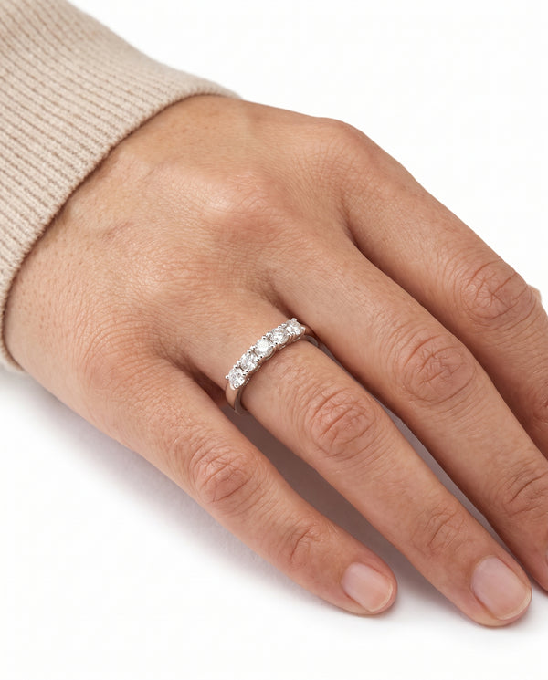 Alliancering i 18K hvidguld med en diamanter (0,75 ct), str 55