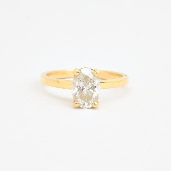 Oval solitairering i 14K guld med en labgrown diamant (1,22 ct), str 51
