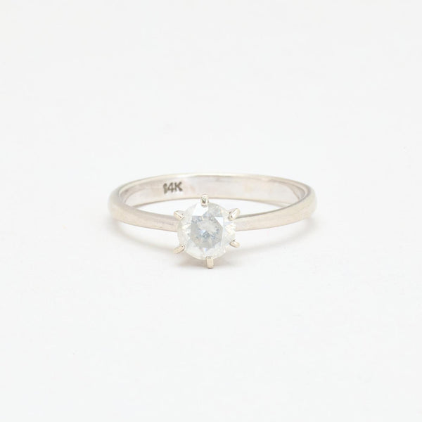 Klassisk Solitairering i 14K hvidguld med en diamant (0,56 ct), Str. 53