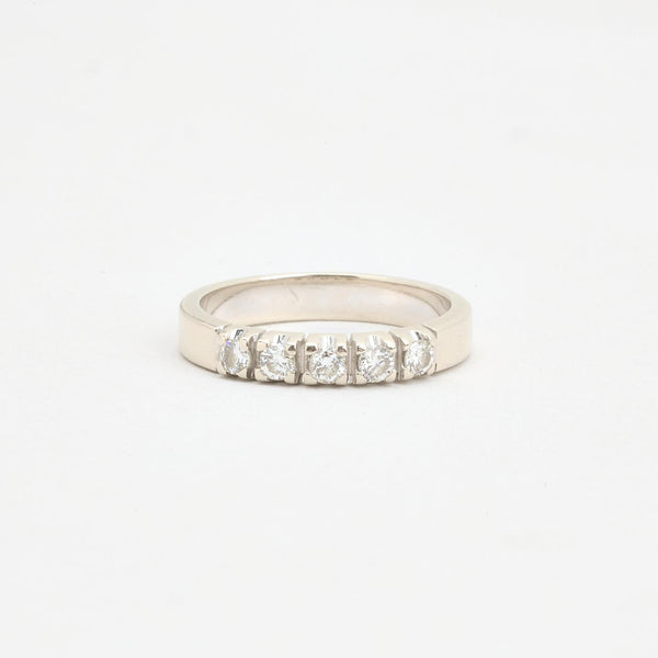 Alliancering i 14K hvidguld med diamanter (0,21 ct), str 49
