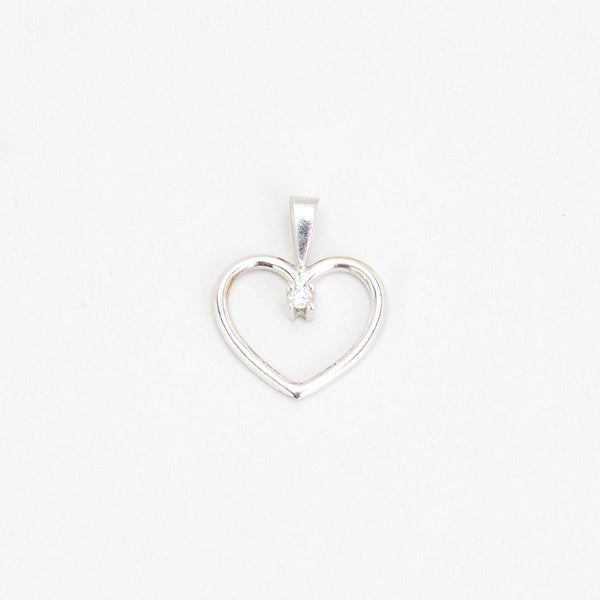 Åbent Hjerte vedhæng i 14K hvidguld med en diamant (0,05 ct), 1.8 cm