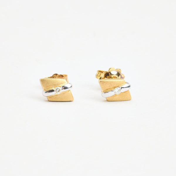 Øreringe med stik i 14K guld med 2 diamanter (0,05 ct), 1 cm, 2,2 g