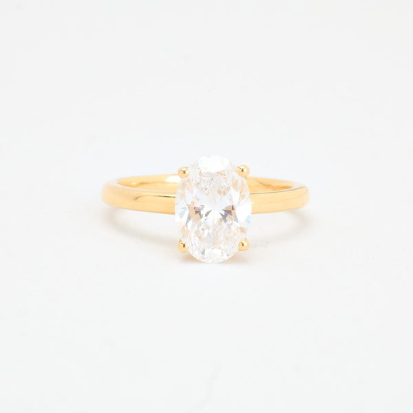 Oval solitairering i 18K guld med en labgrown diamant (2,01 ct), str 53