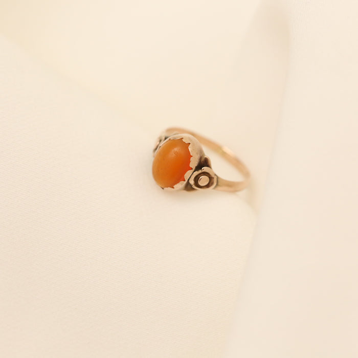 Ring i 8 karat med en orange karneol, str. 52