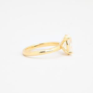Oval solitairering i 14K guld med en labgrown diamant (2,06 ct), str 51, 3,4 g