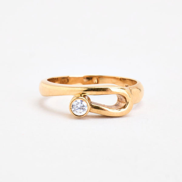 Organisk statement ring i 14K guld med en zirkonia, str 54