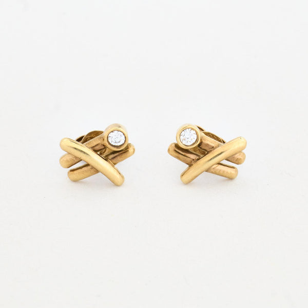 Geometriske crossover ørestikker i 8K guld med zirkoner, 1 cm