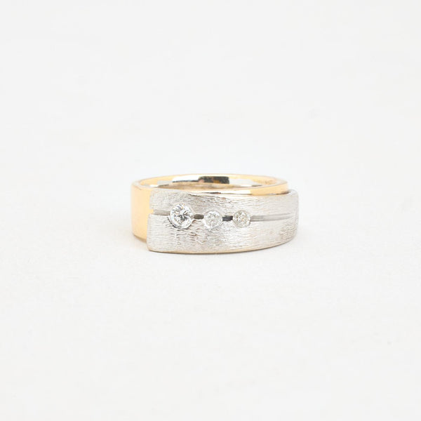 Geometrisk gypsyring i 14K guld og hvidguld med diamanter (0,16 ct), str 55