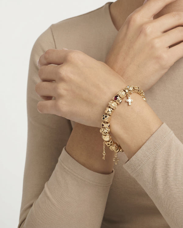 Pandora Moments charm-armbånd  i 14K guld med flere farvde sten og diamanter (0,31), 20 cm, 75.8 g