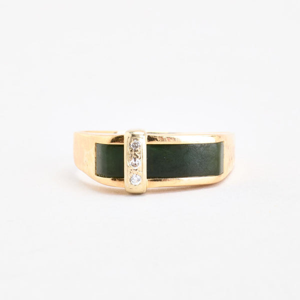 Signetring i 14K guld med diamanter (0,03 ct) og en grøn sten, str 61