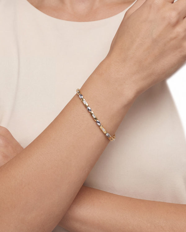 Geometrisk armbånd i 18K guld og hvidguld med hvide sten, 18,5 cm, 8 g