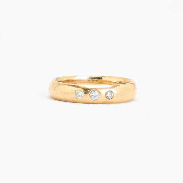 Bånd i 14K guld med 3 diamanter (0,05 ct), str 52, 3,5 g