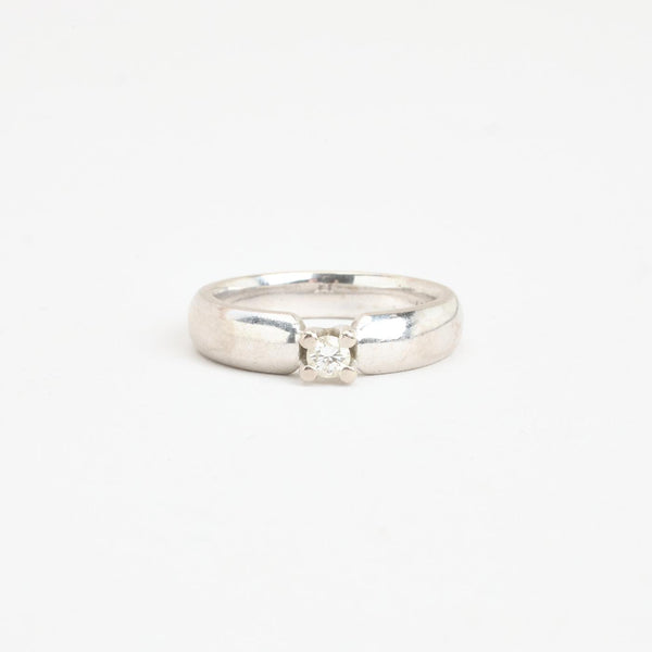 Solitairering i 14K hvidguld med en diamant (0,11 ct), str 50