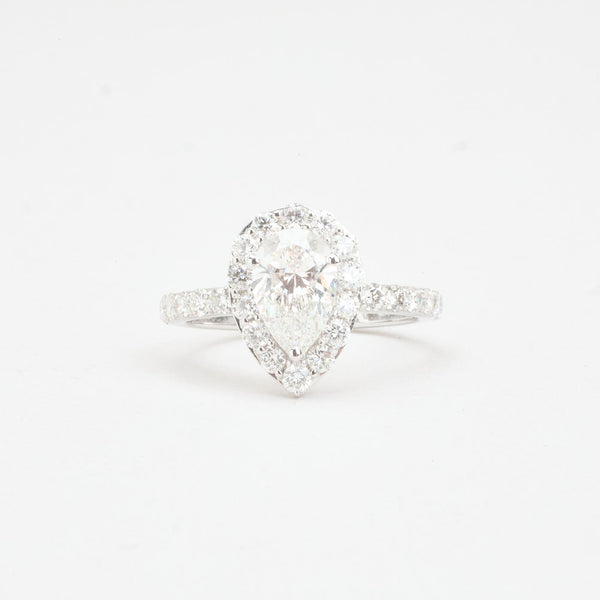 Dråbeformet haloring i 14k hvidguld med labgrown diamanter (2,02 ct), str. 54