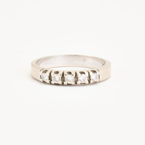 Alliancering i 14K hvidguld med diamanter (0,26 ct), Str. 56