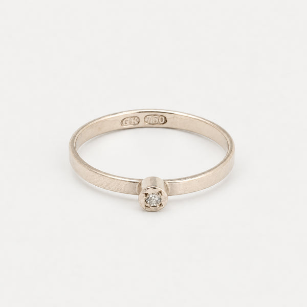 Antik solitairering i 18K hvidguld med en diamant (0,01 ct), str 47