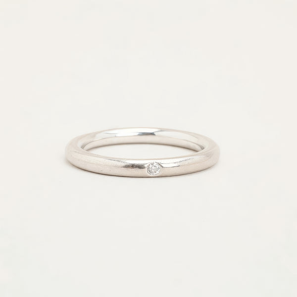 Alliancering i 14K hvidguld med en diamant (0.02 ct), Str. 51