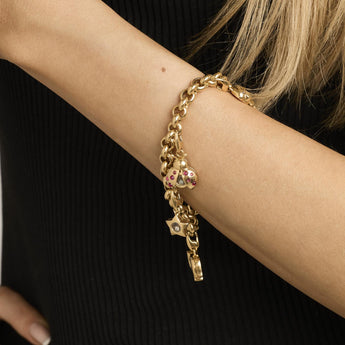 Modellen er 15-16 cm i størrelse