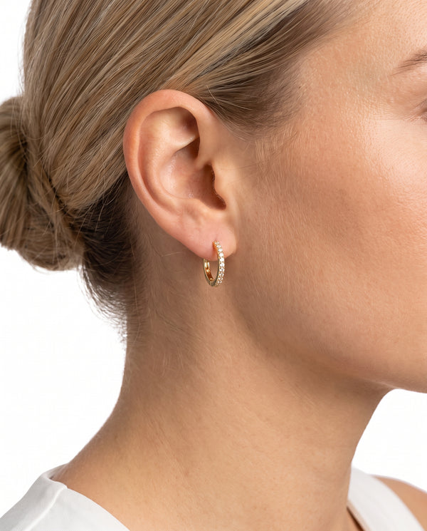 Ole Lynggaard Love Creoler i 18K guld med diamanter (0,42 ct), 1,5 cm, 3,08 g