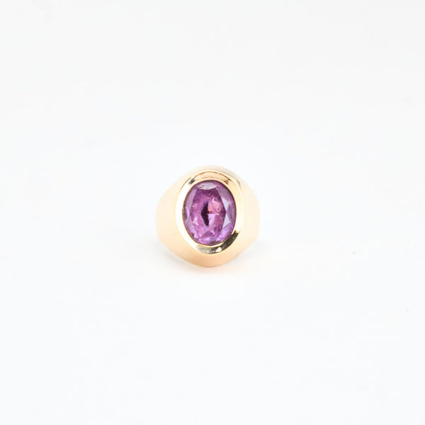 Signetring i 14K guld med en lilla sten, str 54