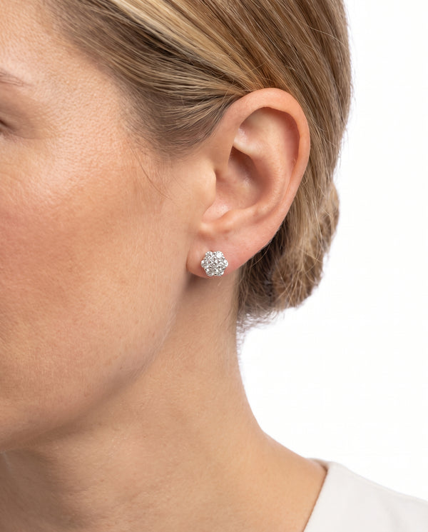 Illusion ørestikker i 18K hvidguld med diamanter (0,15 ct), 0,5 cm