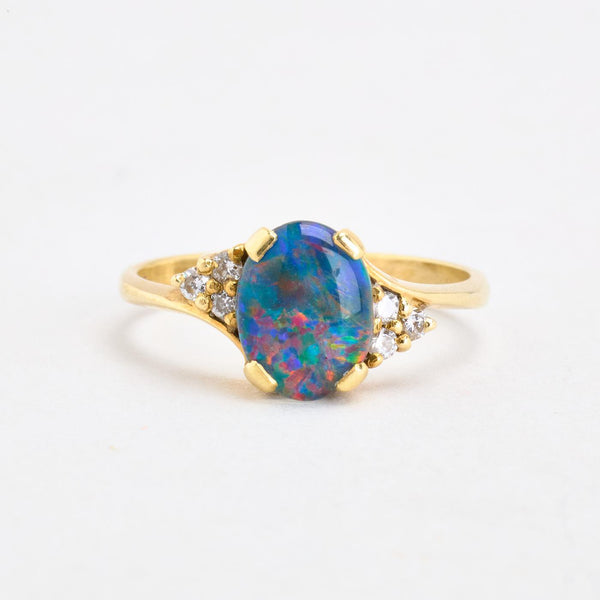 Clusterring i 14K guld med opal og diamanter (0,12 ct), str 55