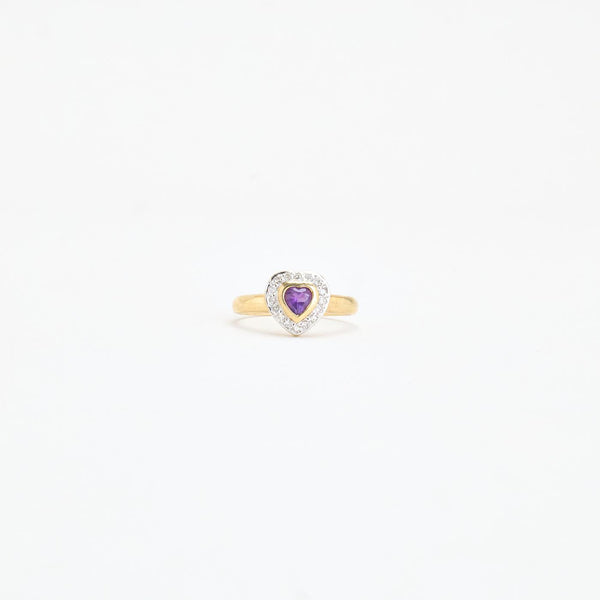 Hjertering i 8K guld med diamanter (0,03 ct) og en lilla sten, str 51