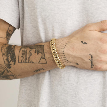 1Modellen er 15-16 cm i størrelse