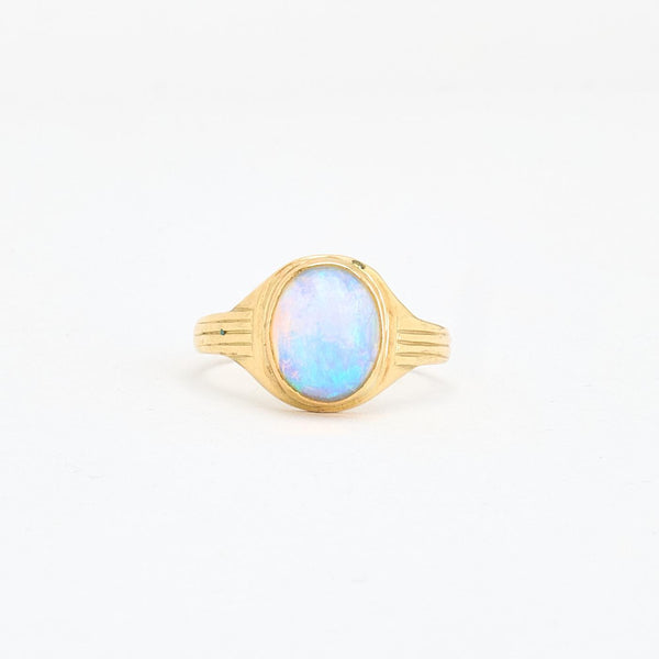 Signetring i 14K guld med en opal triplet, str 54