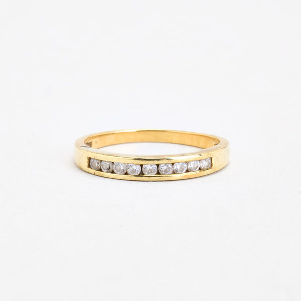 Alliancering i 14K guld med zirkoner, str 53