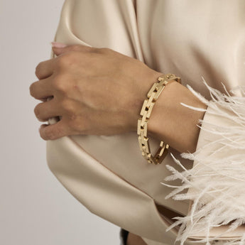 1Modellen er 15-16 cm i størrelse